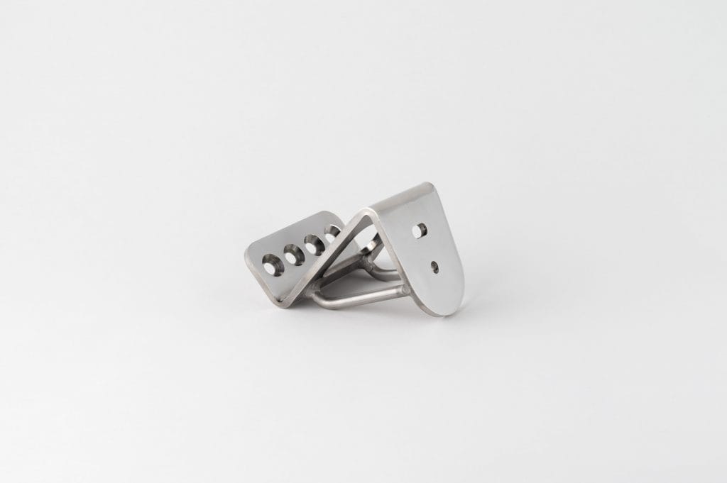 Support métallique Fabrication d’un support technique combinant pliage, soudure et perçage. Pièce décorative